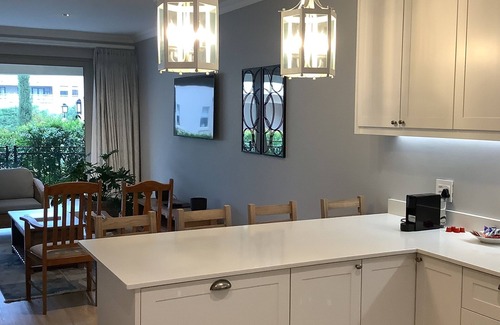 Saint-Cyr-au-Mont-d'Or Apartment | Apartment Franschhoek, 2 BedroomsnPool, Spa, restaurantnStunning security estate