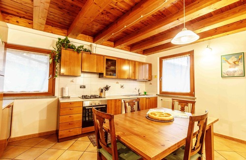 Montan-Angelin-Arensod Apartment | Apartment with garden in Aosta (Casa Alpina - Sarre)