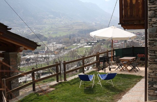 Montan-Angelin-Arensod Apartment | Apartment with garden in Aosta (Casa Alpina - Sarre)