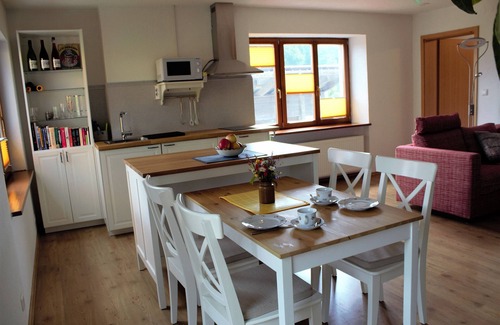 Hilzingen Apartment | Apartment 'Große In Altem Hofgut' with Balcony and Wi-Fi