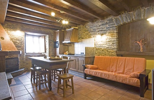 Santa Eulalia de Oscos Apartment | Apartment for 6 people