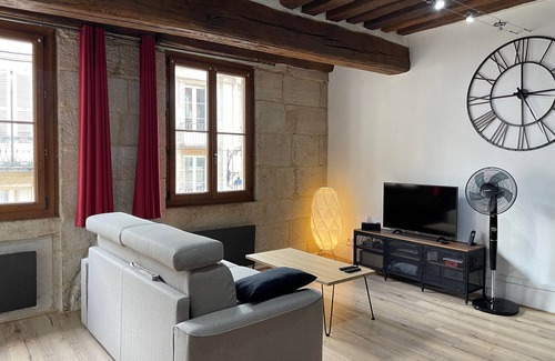 Semur-en-Auxois Apartment | Apartment 2 - 55 m2 in the historic center of Semur en Auxois