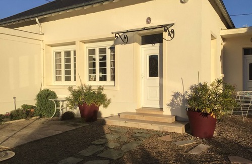 Blois Apartment | Apartment 2 minutes from Jeu de Paume Very close to town center, quiet location