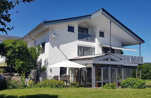 Argenbuhl Apartment | Apartment '2' with Balcony and Wi-Fi