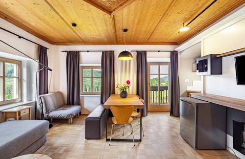 Issengo Apartment | Apartment '3' with Mountain View, Shared Pool and Wi-Fi