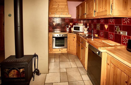 Verchaix Apartment | Apartment 4 *, wood stove, 2 bedrooms, 4-5 persons in cottage