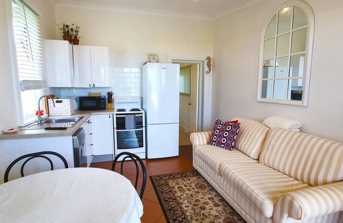 Narrabeen Apartment | Apartment 5 - The Coachhouse