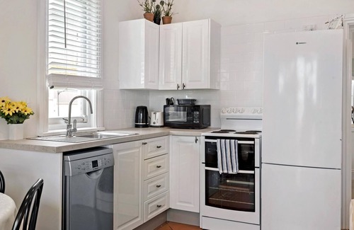 Narrabeen Apartment | Apartment 5 - The Coachhouse