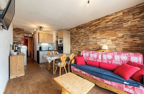 Arc-2000 Apartment | Apartment 'Appartement Aiguille Rouge 420' with Mountain View, Balcony and Wi-Fi