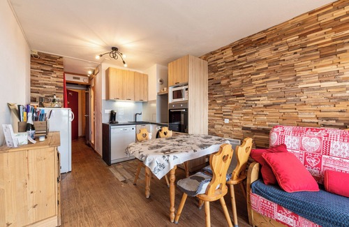 Arc-2000 Apartment | Apartment 'Appartement Aiguille Rouge 420' with Mountain View, Balcony and Wi-Fi