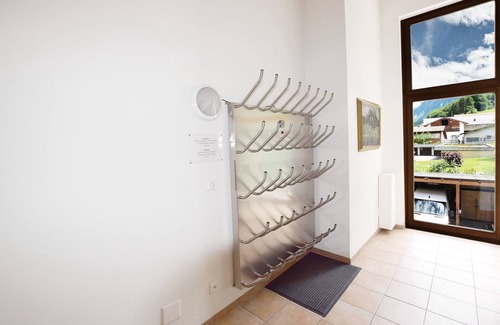Klosters-Serneus Apartment | Apartment "Alpin 7" with Terrace & Wi-Fi