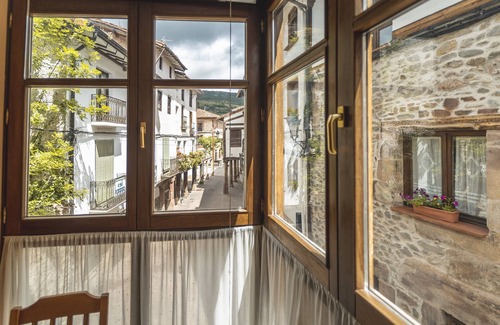 Ezcaray Apartment | Apartment 'Altuzarra' with Mountain View, Private Terrace and Wi-Fi