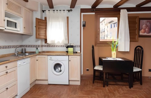 Daroca Apartment | Apartment 'Amira' with Wi-Fi and Air Conditioning