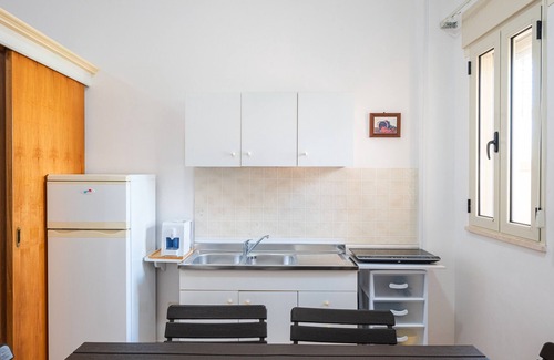 Cocumola Apartment | Apartment 'Angeli Nel Salento - Casa Vacanza 1' with Shared Terrace, Wi-Fi and Air Conditioning