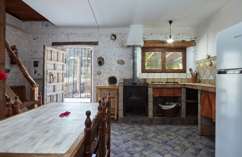 Beas de Segura Apartment | Apartment 'Apartamento Cortijo El Soto' with Shared Pool, Shared Terrace and Wi-Fi