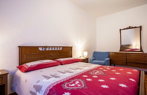Caderzone Terme Apartment | Apartment 'Appartamento Piazzi 2' with Mountain View, Balcony and Wi-Fi