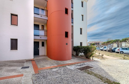 Le Barcares Apartment | Apartment 'Appart T2 30m2 2em Etage' with Lake View, Private Pool and Private Terrace