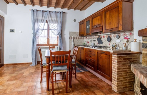 Catabbio Apartment | Apartment 'Appartamento Silver' with Shared Pool and Shared Garden