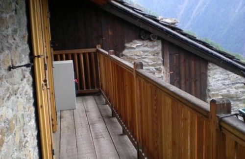 Aymavilles Apartment | Apartment 'Appartamento Vista Monte Bianco' with Mountain View, Shared Garden and Balcony