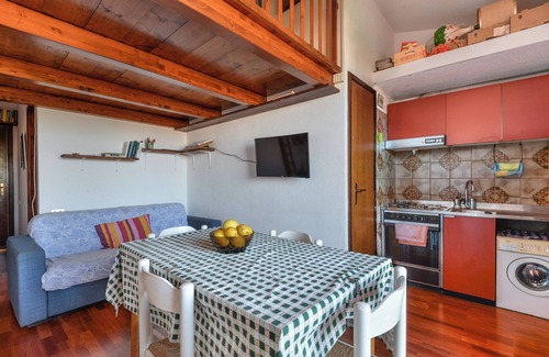 Cavo Apartment | Apartment 'Appartamento A Cavo Sul Mare' with Sea View, Wi-Fi and Air Conditioning