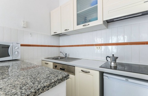 Chiessi Apartment | Apartment 'Appartamento Con Vista Mare Chiessi' with Sea View, Balcony and Air Conditioning