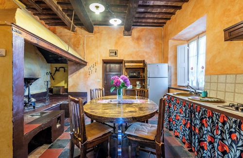 Palazzina Apartment | Apartment 'Appartamento Palazzina' with Lake View, Shared Pool and Wi-Fi