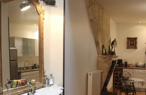 Bordeaux Golden Triangle Apartment | Apartment 'Appartement Luxueux Centre' with Balcony, Wi-Fi and Air Conditioning