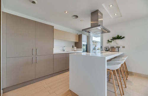 Benahavis Apartment | Apartment 'Avalon' with Sea View, Wi-Fi and Air Conditioning