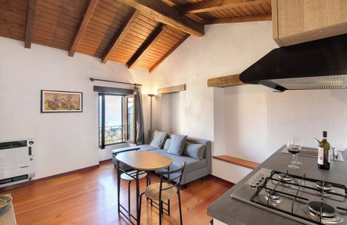 Naggio Apartment | Apartment 'Belcantone 2' with Lake View and Wi-Fi
