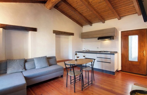 Naggio Apartment | Apartment 'Belcantone 2' with Lake View and Wi-Fi