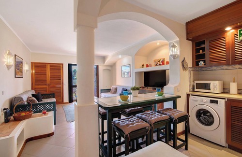 Correeira Apartment | Apartment 'Bela Vista House T2' with Shared Pool, Private Terrace and Wi-Fi