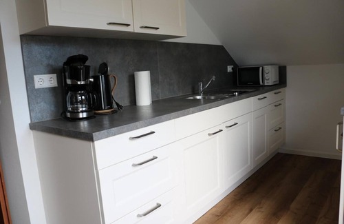 Bempflingen Apartment | Apartment 'Bempflingen' with Balcony and Wi-Fi