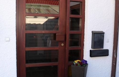 Bempflingen Apartment | Apartment 'Bempflingen' with Balcony and Wi-Fi