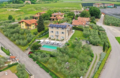 Affi Apartment | Apartment 'Biancaleo Kiss The Sky' with Shared Pool, Shared Garden and Wi-Fi