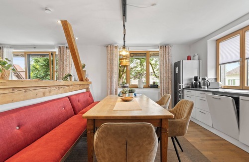 Memmingen Apartment | Apartment "Brunnen" Quiet location/Lots of nature/120 qm/balcony and garden