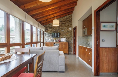 Ordes Apartment | Apartment 'Camino' with Shared Terrace, Private Garden and Wi-Fi