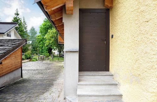 Acceglio Apartment | Apartment 'Chalet Provenzale Trilocale' with Shared Garden and Wi-Fi