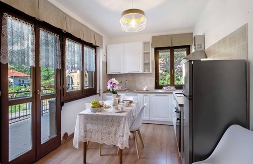 Fabbrica Apartment | Apartment 'Chez Sabrina' with Mountain View and Private Terrace