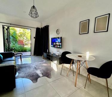 Waterkloof Glen Apartment | Apartment close to Menlyn Maine