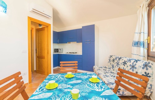 Porto Ottiolu Apartment | Apartment Close to the Beach with Balcony, Sea View & Air Conditioning