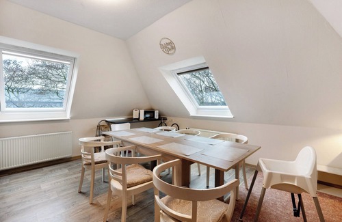 Hedwigenkoog Apartment | Apartment 'Deichblick 1' with Shared Garden and Balcony