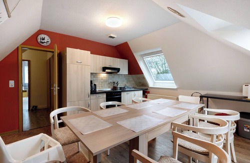 Hedwigenkoog Apartment | Apartment 'Deichblick 1' with Shared Garden and Balcony