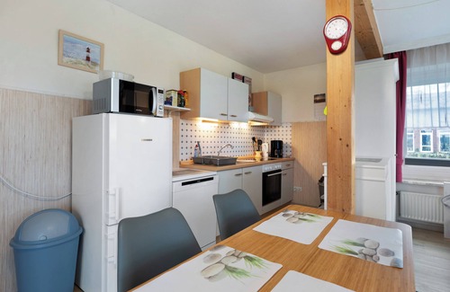 Hedwigenkoog Apartment | Apartment 'Deichblick 3' with Shared Garden and Balcony