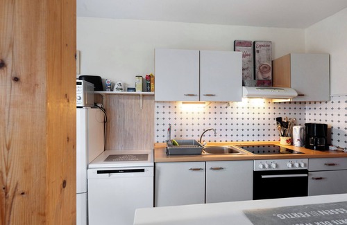 Hedwigenkoog Apartment | Apartment 'Deichblick 3' with Shared Garden and Balcony