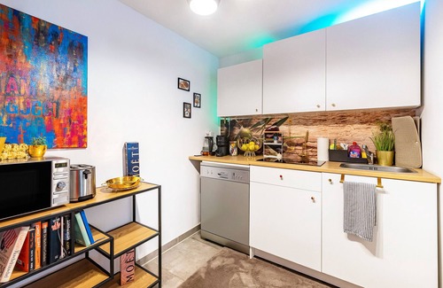 Duisburg Sud Apartment | Apartment 'Deluxe Apartement Mit Terrasse' with Shared Terrace and Wi-Fi