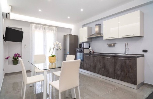 Chianchitta-Pallio Apartment | Apartment "Dharma" with Mountain View, Terrace & Wi-Fi