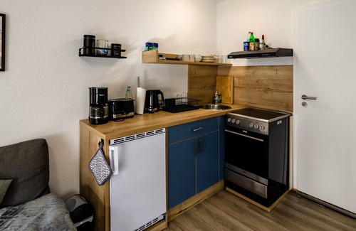 Detern Apartment | Apartment 'Didi' with Shared Terrace, Shared Garden and Wi-Fi