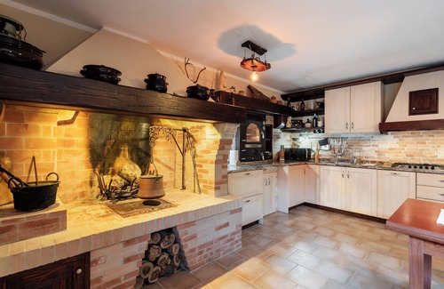 Miggiano Apartment | Apartment 'Dimora Dei Capperi' with Private Terrace, Wi-Fi and Air Conditioning