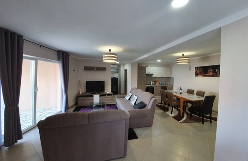 Opric Apartment | Apartment DOMO with private heated pool