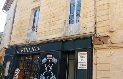 Saint-Emilion Condo | Apartment downtown Saint emilion
